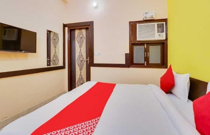 Hotel O Jas Inn Near Star Mall 구르가온 외부 사진