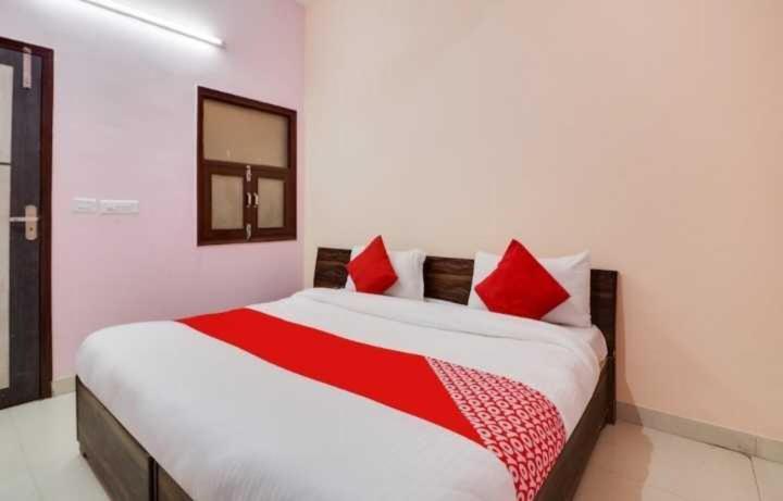 Hotel O Jas Inn Near Star Mall 구르가온 외부 사진
